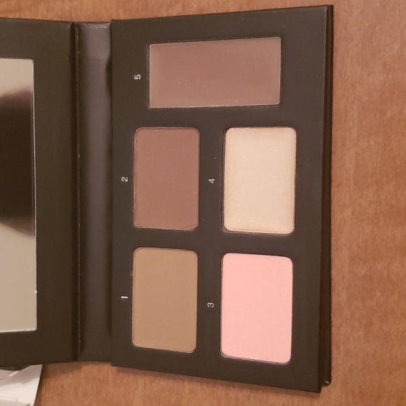 Younique brow palette - Picture 2 of 3